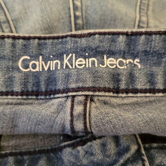 Calvin Klein Jean City Shorts (size 2) - Picture 6 of 6